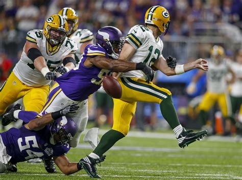 T.J. Lang seemingly blames Aaron Rodgers for sacks on Sunday night