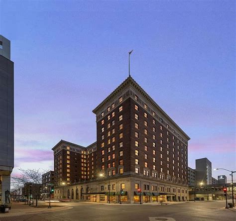 HOTEL FORT DES MOINES, CURIO COLLECTION BY HILTON - Hotel Reviews, Photos, Rate Comparison ...