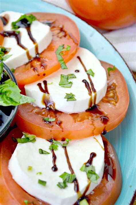 Tomato Mozzarella Salad - Stylish Cravings Recipes