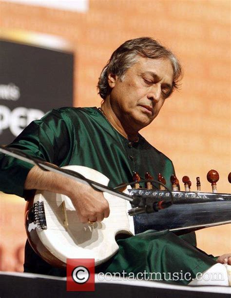 Ustad Amjad Ali Khan - Scotland & Seagrams 100 Pipers present a Sarod ...