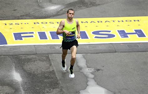 Road Runner and Ultrarunner CJ Albertson Led the 2021 Boston Marathon for 20 Miles – iRunFar