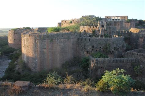 Road Trips to Explore The Forts in Karnataka - 11 Famous Forts to Visit in Karnataka with Pictures