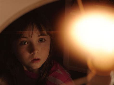 Poltergeist Reboot Images Tease Big TV Screens, Evil Clowns and More ...