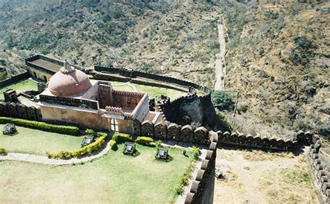 How were Forts made in Mewar, Rajasthan