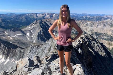 Colorado hiker stuns onlookers while climbing mountains in high heels