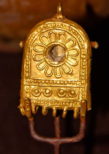 CU618 Mesopotamian Gold Pendant | "Iraq's Ancient Past: Redi… | Flickr