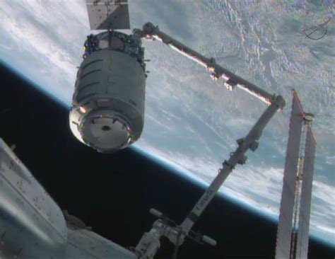 Private Cygnus Spacecraft Makes Historic 1st Rendezvous with Space ...