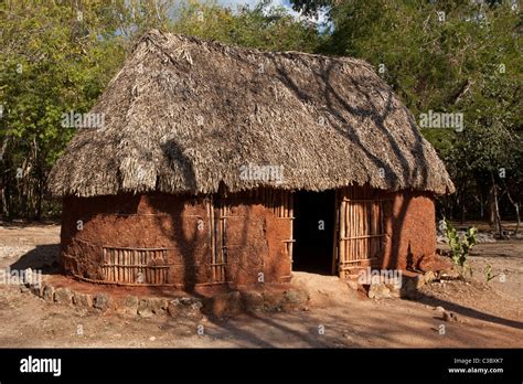 Chichen Itza: Maya Ruins: Maya House Stock Photo - Alamy