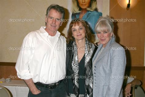 Gordon Thompson, Pamela Sue Martin, and Linda Evans – Stock Editorial Photo © Jean_Nelson #12987227