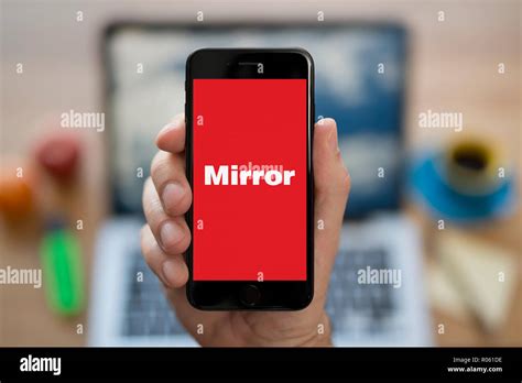 Mirror logo hi-res stock photography and images - Alamy