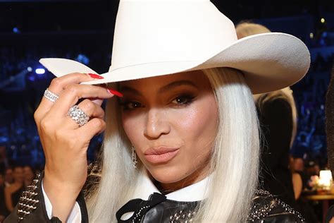 Beyoncé Officially Charts on Country Radio with ‘Texas Hold ‘Em'