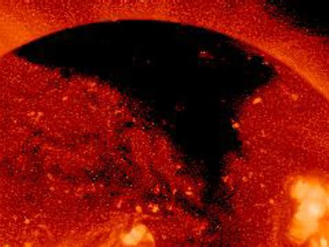 NASA Finds Enormous “Coronal Hole” In The Sun, Should We Worry? – Sick Chirpse