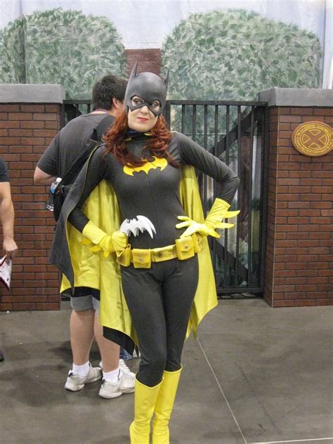 Batgirl - Batman Cosplay - 15 - Obsolete Gamer