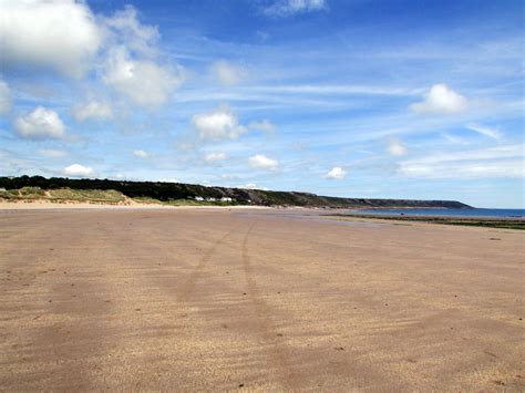 Port Eynon Beach located in Abertawe / Swansea is a fantastic day out