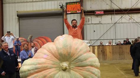 2019 winner of giant pumpkin competition breaks Topsfield Fair record