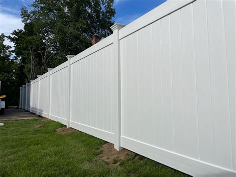 Vinyl Privacy Fence Installation Contractor - Hartford Fence