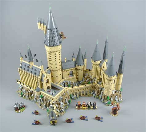 LEGO 71043 Hogwarts Castle (1) review | Brickset