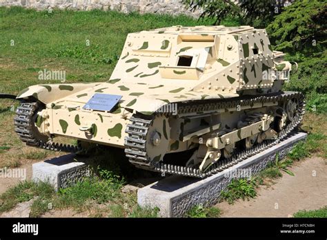 The Italian tankette L3/35 or Carro Veloce CV-35 (in service 1935-1944 ...