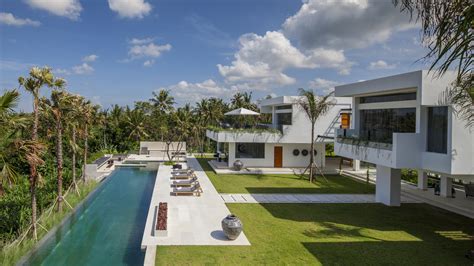 The Palm House in Canggu, Bali (5 bedrooms) - Best Price & Reviews!