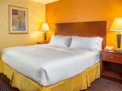 Holiday Inn Express & Suites Richland - Richland,