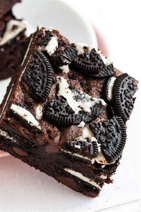 Oreo Brownies {Fudge Brownies stuffed with Cookies} | Plated Cravings