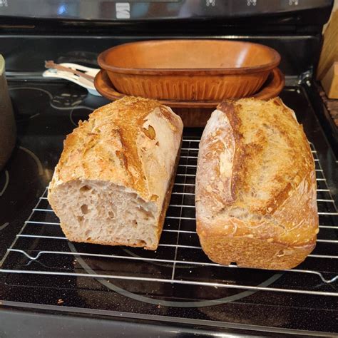 Romertopf is really good for baking bread. Just make sure it's fully heated up. : Breadit