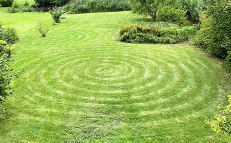 How To Cut Patterns In Grass | Storables