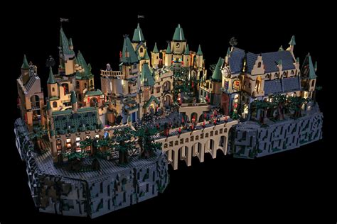 Hogwarts Build - Blocks Magazine | Lego harry potter, Lego hogwarts ...