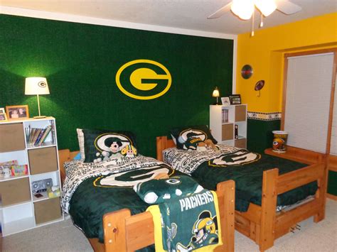 Pin by Carrie Jones on Home | Green bay packers bedroom, Green bay ...