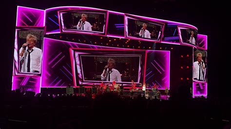 Rod Stewart - Forever Young live Las Vegas 2019 Ceasars - YouTube