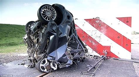 World's fastest ever crash test: Car smashes into wall at 120mph (a ...