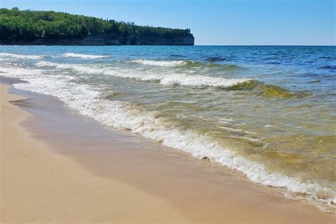 Chapel Rock hike (views!) 🌳 Where to see a tree growing on a rock in Pictured Rocks 🌳 UP ...