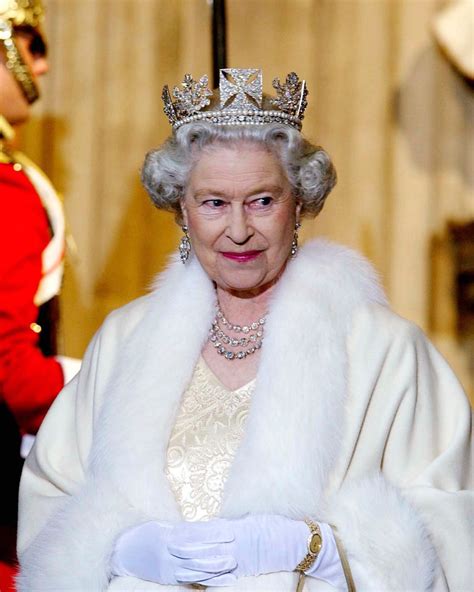 Queen Elizabeth's Most Beautiful Jewels - Pictures of the Queen's Tiaras & Crowns