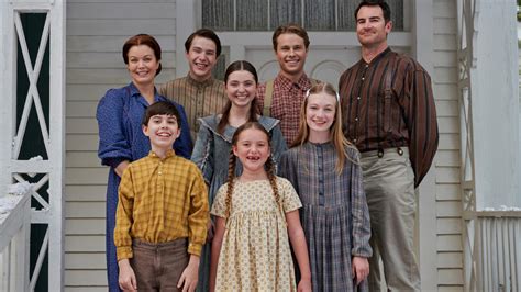 The CW Introduces New 'Waltons' in 'Homecoming' First Look (PHOTO)