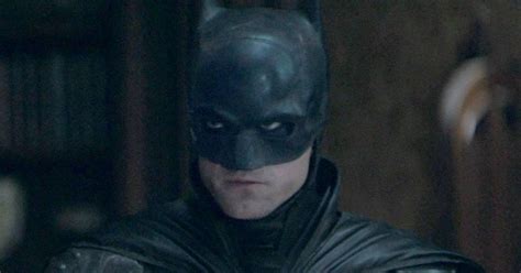 ‘The Batman’ Promo Art Offers Look At Robert Pattinson In Full Costume ...