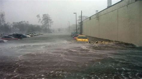 2,000 evacuated as Tropical Storm Harvey lashes Houston