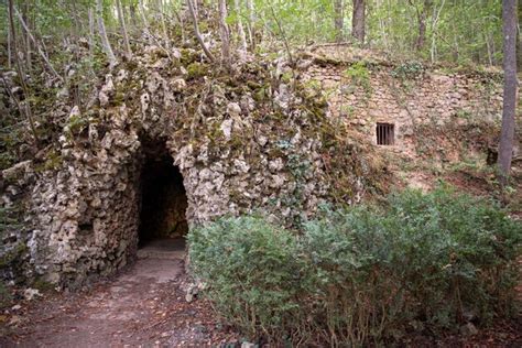 Premium Photo | Entrance of cave houses in the mountain