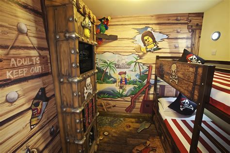 Premium Pirate Hotel Rooms | LEGOLAND® Windsor Resort