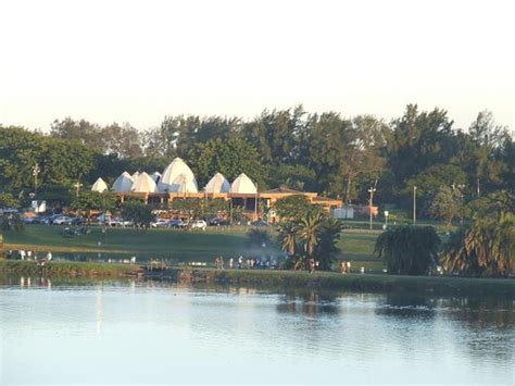 Durban Image: The park beside the Blue Lagoon, Durban