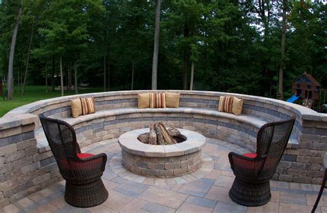 24 Ways A Brick Fire Pit Can Beautify Your Outdoor Space - yardworship.com