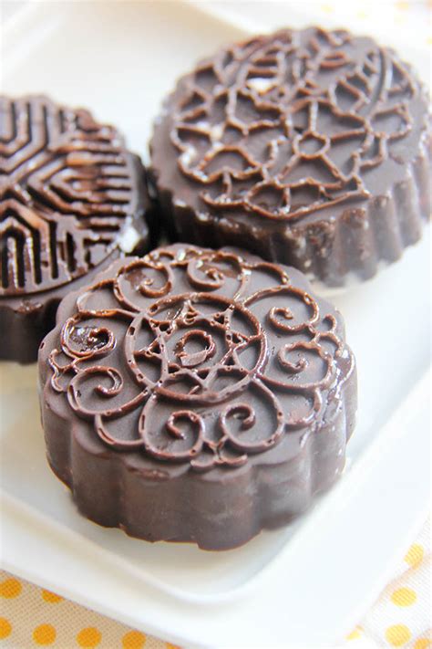 Ice cream mooncakes | www.brunchnbites.com - Ketchup with Linda