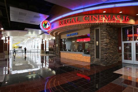 Regal Cinema unveiling king-sized recliners