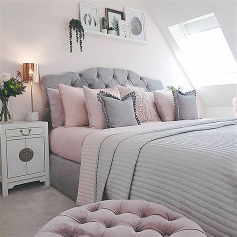 10+ Pink & Grey Bedroom Ideas - DECOOMO