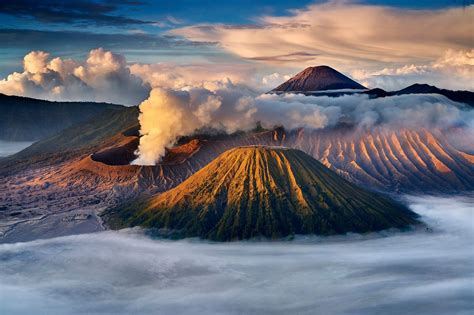 Бромо (Mount Bromo)— действующий вулкан в Индонезии Photo by Kyaw Win ...