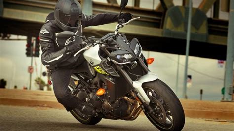 2017 Yamaha FZ 09 Review - GearOpen.com