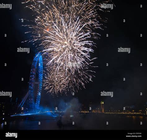 Firework display houses of parliament hi-res stock photography and ...