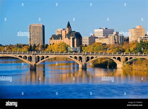 Saskatoon bridges hi-res stock photography and images - Alamy