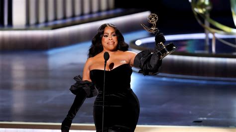 Niecy Nash-Betts Thanks Herself During Emmys 2024 Acceptance Speech for ...