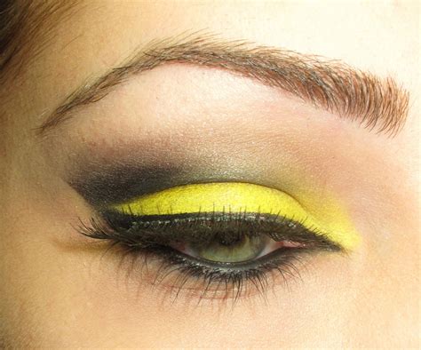 The Makeup Artist: Yellow/Black Eye Makeup