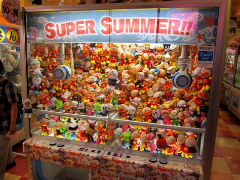 Tokyo Japan Shinjuku area game arcade big claw machine wit… | Flickr